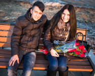 Yulia holding the 9 roses Artem presented on their first date.