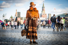 Olga was walking across Red Square on a Sunday evening before sunset.